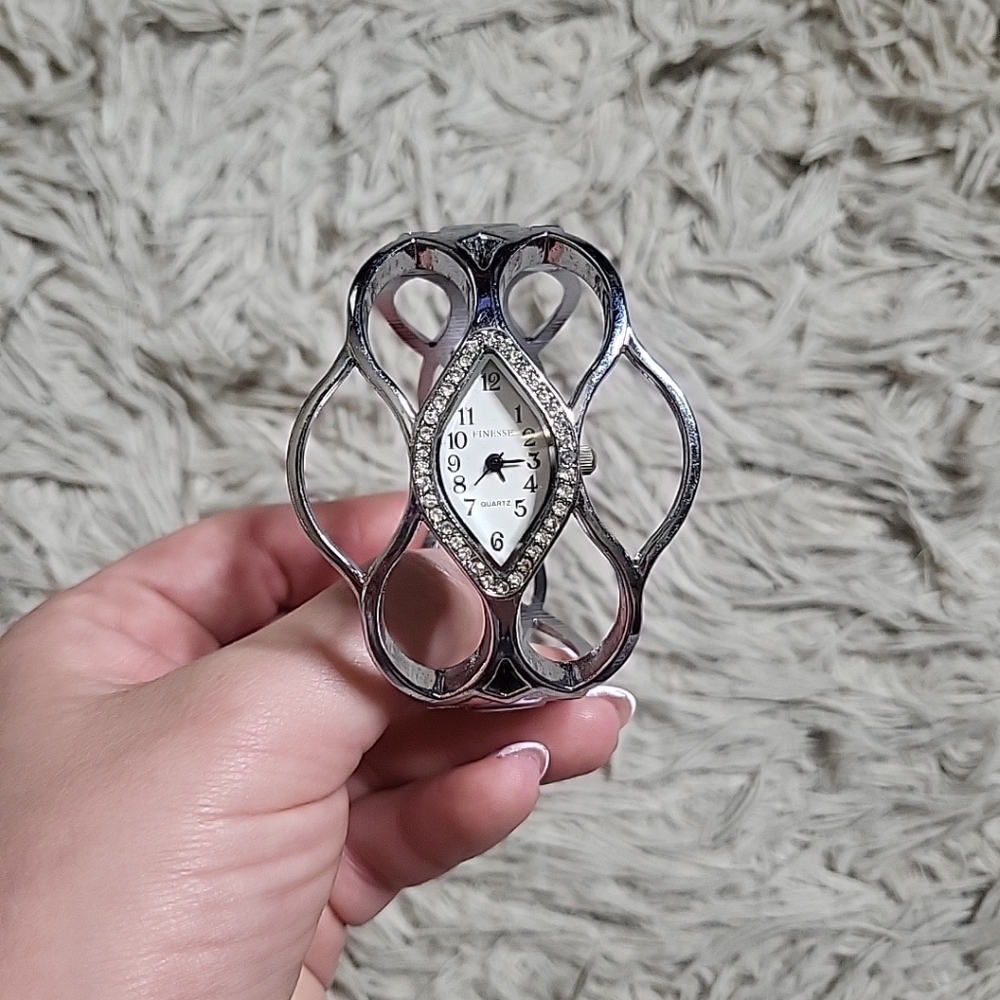 Womens Finesse Watch Vintage Unique Bracelet Cuff Silver Tone - Used ✨️💫 - Picture 11 of 11